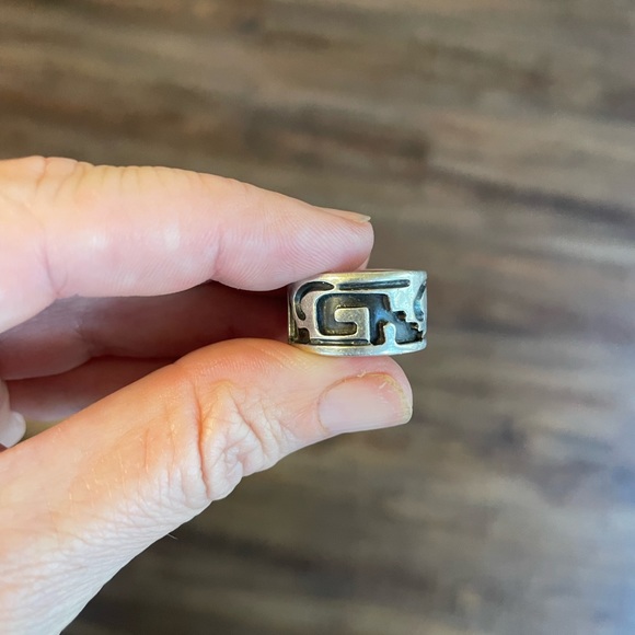 Vintage sterling silver Aztec design band ring - Picture 2 of 5
